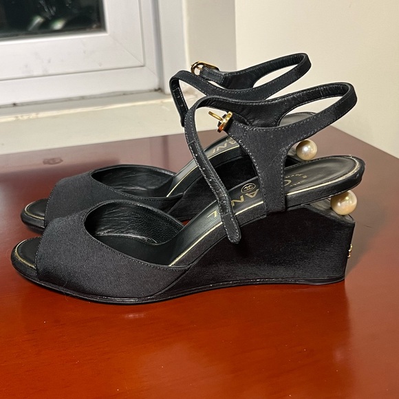 Chanel Black Pearl Wedge 36.5 US 6.5 - Picture 3 of 7